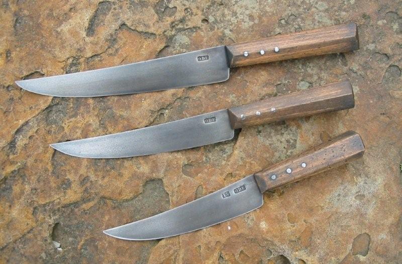 https://www.olddominionforge.com/aged%20scalping%20knives.jpg